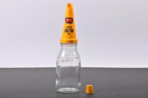 GOLDEN FLEECE: A one litre oil bottle with NOS plastic Golden Fleece Duo 20/30 MS pourer