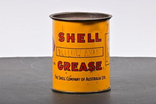 SHELL: A 1930/40s one pound Shell Yellow Axle Grease tin, marked lower centre "The Shell Company of Australia Ltd."
