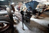GRAIN FEEDER: &ldquo;The Federal&rdquo; Grain feeder&nbsp; With large round drum&nbsp; - 2