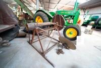 SAW BENCH: With circular saw blade - 2
