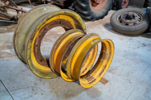 Four metal wheel rims&nbsp;