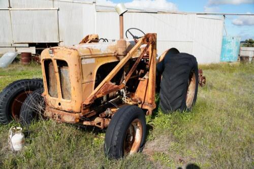 Fiat tractor with detached bucket