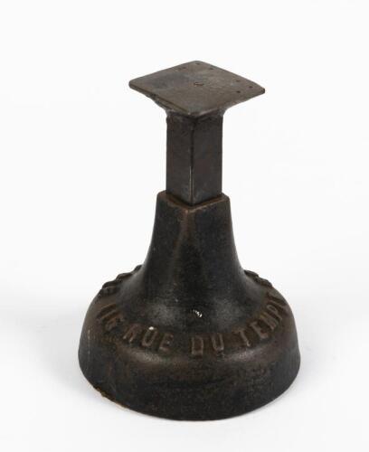 ANVIL: A late 19th century French cast iron jewellers anvil by Rougier & Ple, 15cm high (Note updated measurement)