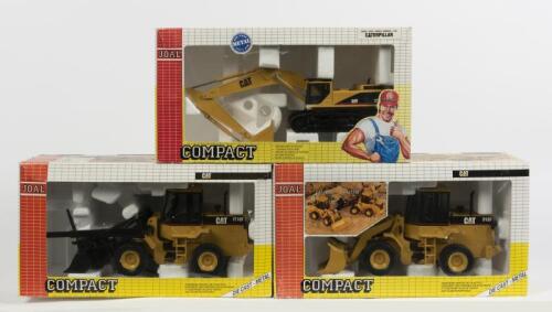 CATERPILLAR: Three scale Joal diecast models, a 1:50 scale CAT 375 hydraulic excavator, a 1:25 scale CAT 918F loader and a 1:25 scale IT18F loader, NIB