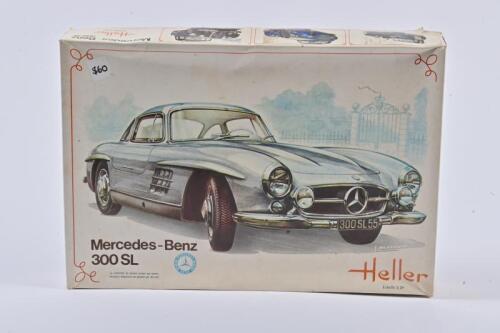 MERCEDES-BENZ: A Heller 1:24 scale Mercedes-Benz 300SL plastic model kit