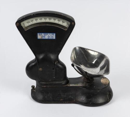 SHOP SCALES: A set of vintage Avery shop scales, 37cm high