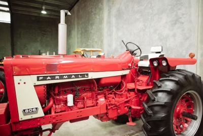 1966 McCORMICK FARMALL 806 TRACTOR