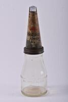 MOBILOIL: A nice early double sided Mobil Oil 'Gargoyle' 6-bottle garage rack set with bottles and pourers - 23