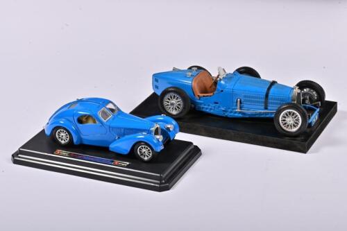 BUGATTI: Two Bugatti models of vary scales including 1:24 Bugatti Atlantic 1936, blue, Bburago, raised on a plastic base and Bugatti LPG 211, blue, raised on a wooden base, Not box
