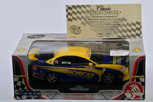 SAFETY CAR: A limited edition 1:18 scale Classic Carlectables Holden VT Commodore in 2000 Monroe Safety Car, with COA numbered 662/2000, in fitted box