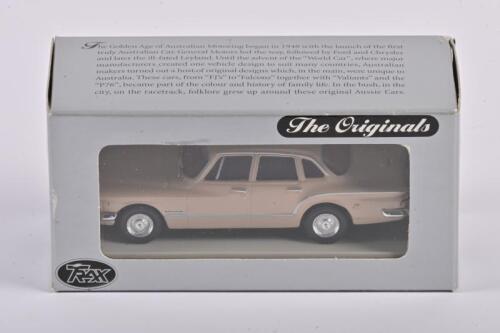 CHRYSLER: A 1:43 scale Trax Chrysler S series Valiant in 1962, TR36B, in double fitted box