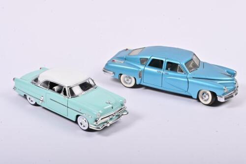 FORD/TUCKER: Two 1:18/1:24 scale 1953 Ford Victoria by Welly / 1948 Tucker 4 by Franklin Mint, missing rear mirror, metal, no box