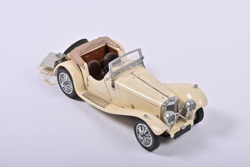 JAGUAR: A 1:24 scale Franklin Mint Jaguar SS 100 convertible from 1938, in fitted box