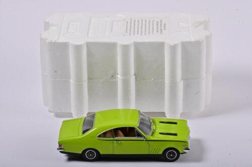 HOLDEN: A 1:24 scale Trax Holden GTS 350, lina mint, missing the rear-view mirror, in fitted box