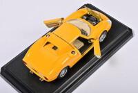 FERRARI: Two 1:18/1:25 scale Bburago Ferrari 250 Le Mans 1965, yellow, mounted in plastic base and Ferrari 250 Testa Rossa 1957, red, no box - 2