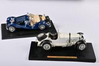 MERCEDES BENZ: Two 1:18 scale Mercedes models including a&nbsp;Bburago&nbsp;Mercedes Benz SSKL 1930, white, and Maisto Mercedes Benz 540 K in blue
