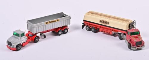 LTS FORD: Two 1:43 scale Matchbox Super Kings Ford LTS series tractor with white Texaco articulated tanker NoK 16/18 and Ford LTS series tractor with articulated Tipper, Has Paint Chips/Wear, no box