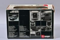LAND ROVER: A 1:18 scale Bburago LAND ROVER STATION WAGON. Boxed - 4