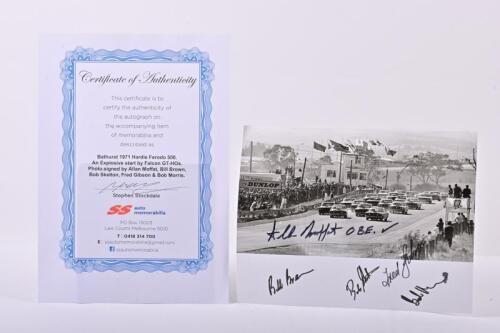 BATHURST: A black and white photograph of the start of the 1971 Hardie Ferodo 500. Picture with signatures by Allan Moffat, Bill Brown, Bob Skelton, Fred Gibson & Bob Morris. CoA