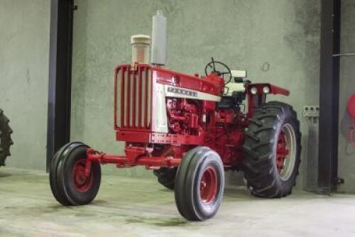 1966 FARMALL 806 TRACTOR