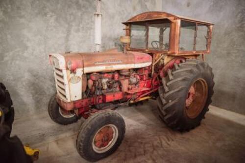 McCORMICK DEERING IH A554 TRACTOR
