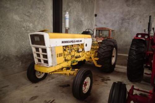 1970 MINNEAPOLIS-MOLINE/OLIVER G1050 TRACTOR WITH CABIN