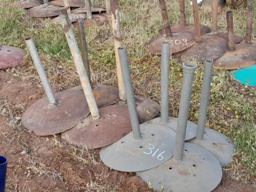 Eight tractor stands (gray)