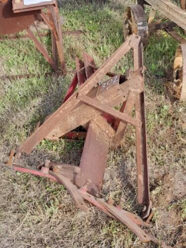 Three point linkage ripper and A frame