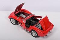 FERRARI 250: A 1:18 scale Bburago 1957 Ferrari 250 Testarossa, red, opening features, engine detail - 4