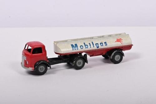 MICRO MODELS: A Micro Models G/27 Commer Tanker - "Mobilgas". Rare model