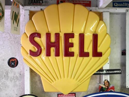 SHELL: An original circa 1960s/1970s Shell perspex illumination clam, some damage as per photos, 70cm high x 68cm wide