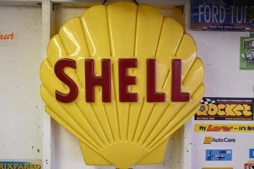 SHELL: An original circa 1960s Shell perspex illumination clam, some damage as per photos, 70cm high x 68cm wide