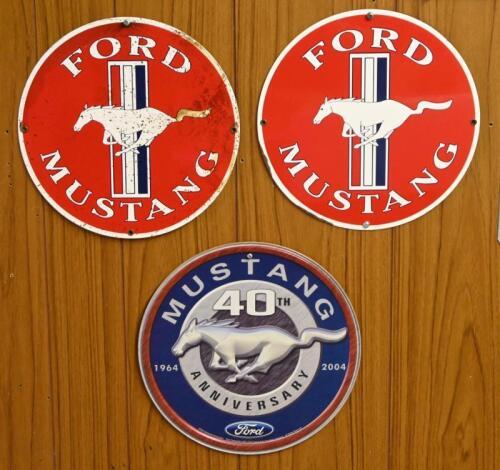MUSTANG: Three reproduction metal Mustang signs, two enamel, 28.5cm diameter