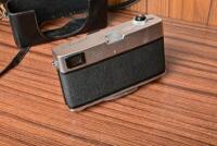 CAMERA: A early 1960s Canon 'Canonet' with fitted leather case, stamped '1580430'. - 6