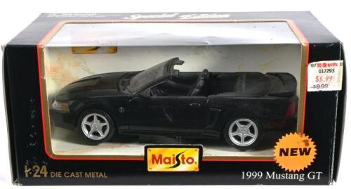 FORD: A 1:24 scale Maisto Special Edition 1999 Ford Mustang GT