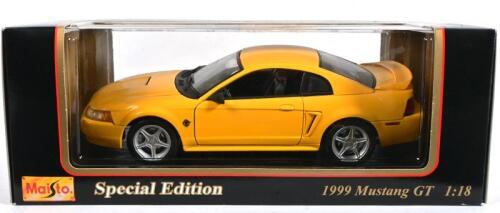 FORD: A 1:18 scale Maisto Special Edition 1999 Ford Mustang GT, loose in box