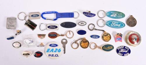 FORD: A large quantity of Ford keyrings and badges