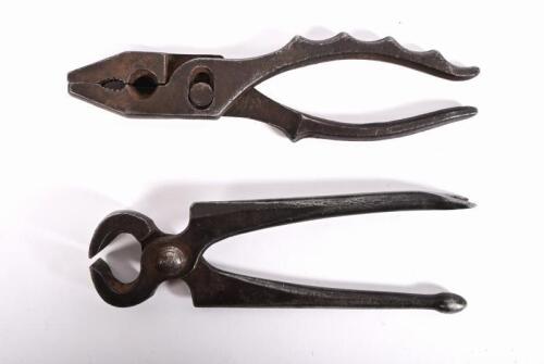TOOLS: Two pre-war tool, a pair of pincers by PL Schmidt and a pair of pliers