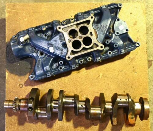 MUSTANG: A 4-barrel Ford V8 engine head and crankshaft