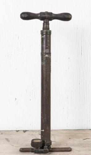 PUMP: An early 20th century Sphinx brass foot pump, 55cm high