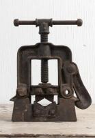 VICE: An early 20th century pipe vice, 29cm high