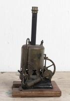 DONKEY ENGINE: A vintage steam donkey engine, 31cm high - 2