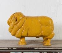 GOLDEN FLEECE: A Golden Fleece cast aluminium 'Sir David of Dalkeith' pump top ram, 37cm high, 56cm wide - 3