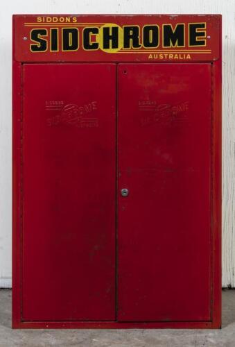 SIDCHROME: An original Siddons Sidchrome Australia double door metal wall cabinet, with an assortment of Sidchrome tools, incomplete, lockable with key, 91cm high, 61cm wide, 18cm deep.