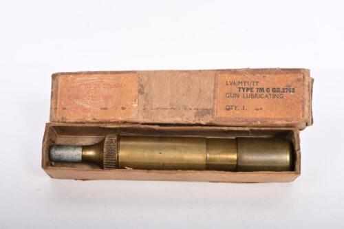 LUBRICATING GUN: A circa 1950s brass lubricating gun, in original box, 14cm long