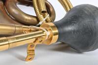 HORN: A early 20th century brass car horn with rubber bulb, approx. 27cm high, 17cm diameter - 4