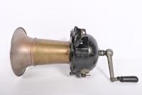 VIBROPHONE: A Vibrophone manual operated vibrating horn, 34cm long - 3
