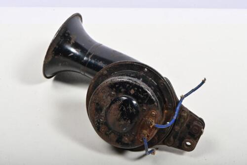 BOSCH: A circa 1920s 6 volt Bosch horn, 31cm long