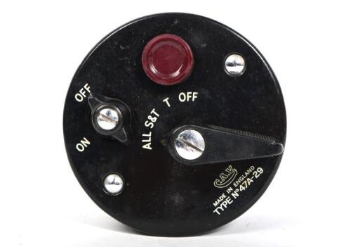 CAV: A CAV type No 47A-29 combination switch for lights and ignition, 9cm diameter