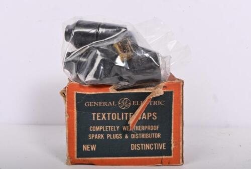 GE/BUICK: A set of NOS distributor caps for buick cars in original box